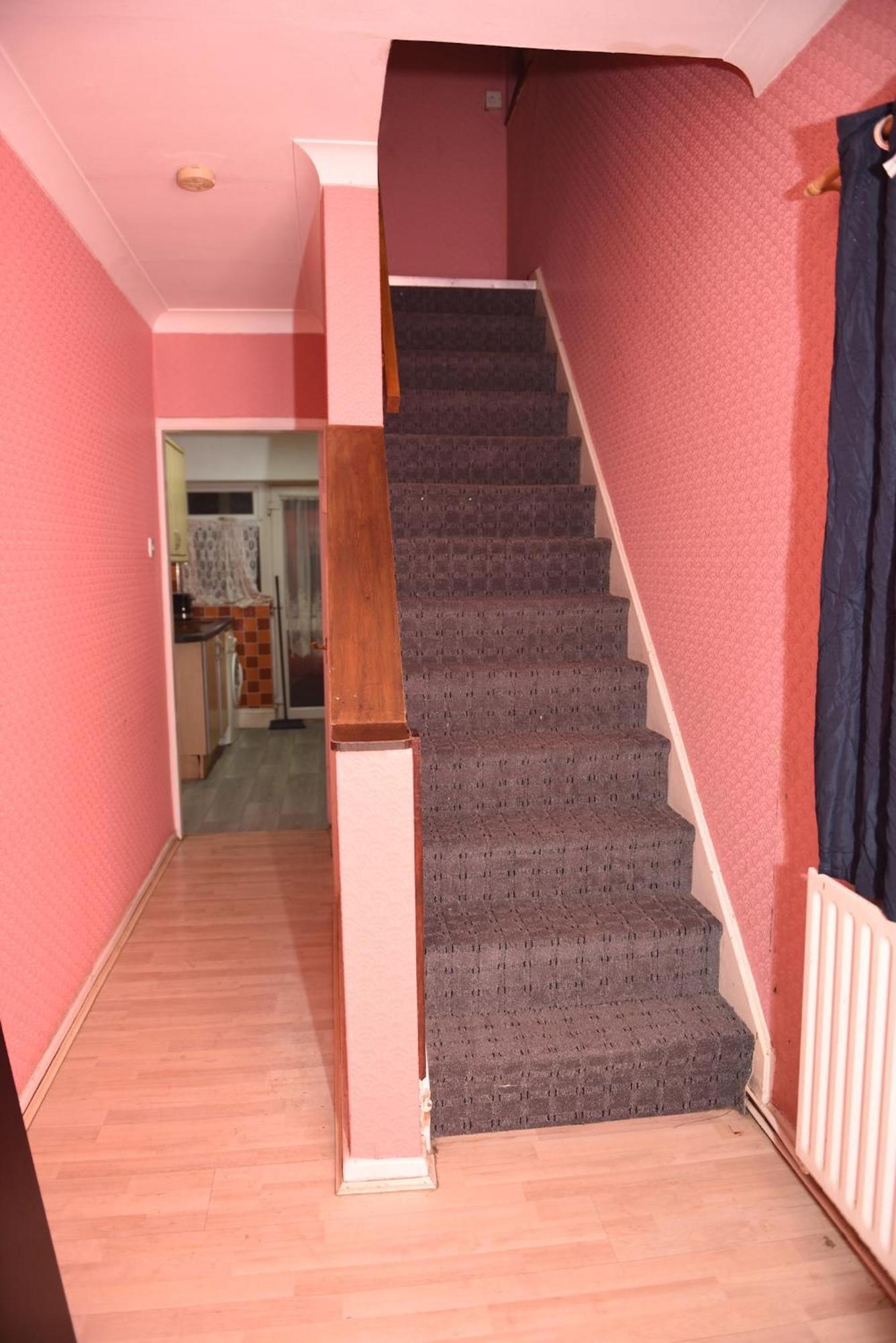 3 Bed Comfortable In City, Free Parking , Wifi, Kitchen,livingroom
